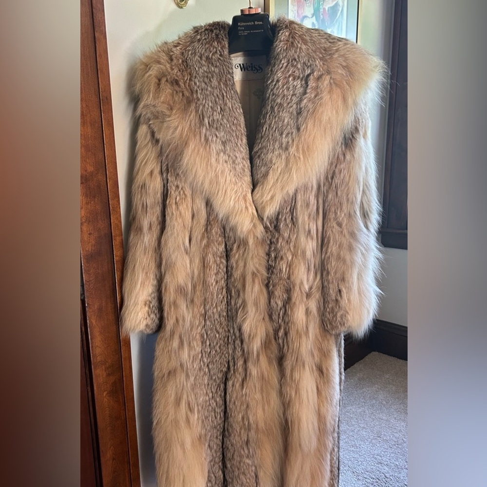 Gorgeous lynx full length fur coat minor damage